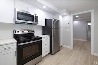 1 Stonehill Dr Unit 3j, Stoneham, MA 02180