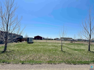 507 Codgers Cove Rd, Pierre, SD 57501