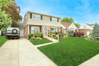 11 Durham Rd, New Hyde Park, NY 11040