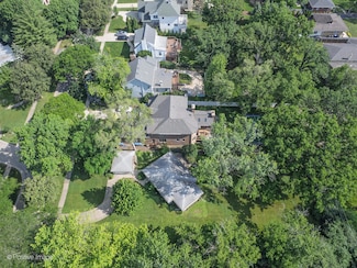 241 Coe Rd, Clarendon Hills, IL 60514