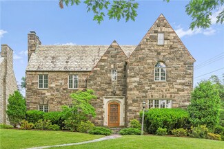 65 Longuevue Dr, Pittsburgh, PA 15228