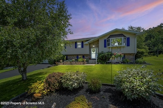 1615 Davinci Ln, Clarks Summit, PA 18411