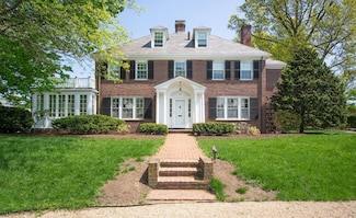 10 Locke Rd, Waban, MA 02468