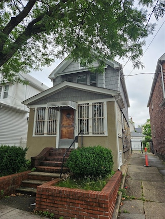 8931 184th St, Hollis, NY 11423
