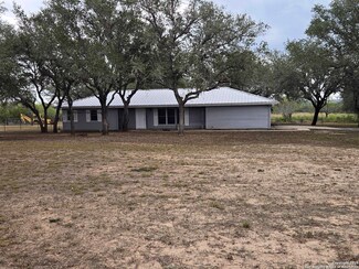 5192 County Road 346, Beeville, TX 78102