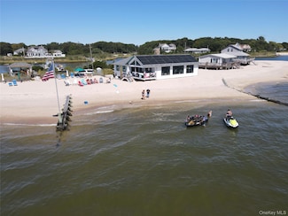 610 Park Ave, Mattituck, NY 11952