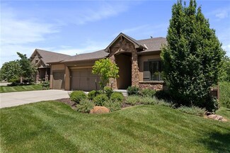 11139 S Montclaire Dr, Olathe, KS 66061
