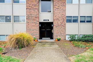 3 Lakeshore Dr, Clarksville, IN 47129