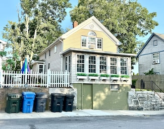 28 Grand St, New London, CT 06320