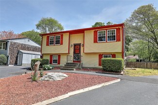 3 Meadowrue Trail, Saunderstown, RI 02874