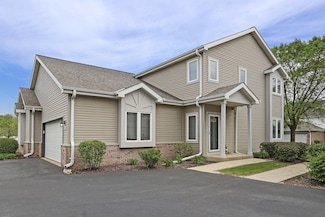 4669 S Forest Point Blvd Unit R, New Berlin, WI 53151