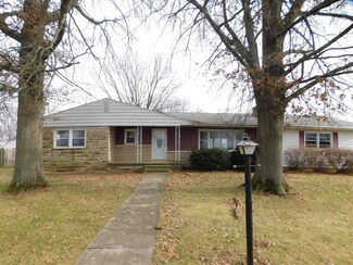 523 S Main St, Otterbein, IN 47970