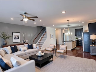 38 Stacey Way, Troy, NY 12180