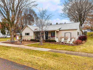 816 Lower Lake Dr, Boyne City, MI 49712