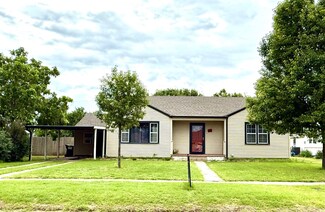 718 S Krouth St, Mooreland, OK 73852