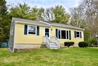 6 Barlow Ln, Mattapoisett, MA 02739