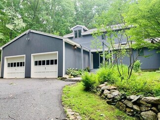 30 Butterhill Rd, Pelham, MA 01002