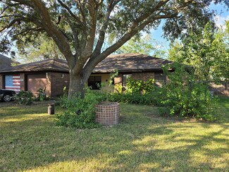 1106 N Shepherd Dr, Baytown, TX 77520