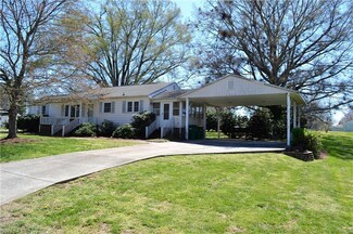 3216 Ruxton Dr, Walkertown, NC 27051