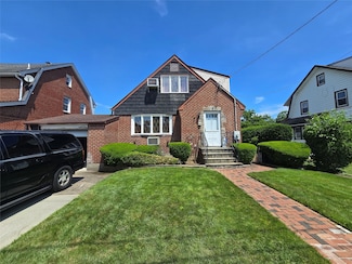 306 Covert Ave, New Hyde Park, NY 11040