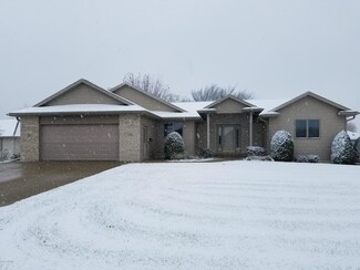 208 Willow Ct, Saint Charles, MN 55972