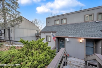131 Cross Country Ln, Tannersville, PA 18372