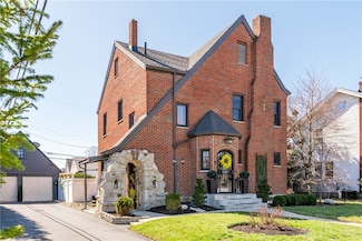 20 Oak Knoll Dr, Dayton, OH 45419
