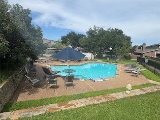 1008 Forest Creek St, Benbrook, TX 76126