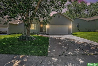 15209 Saratoga St, Omaha, NE 68116