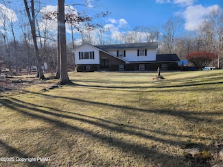 3572 W Bristol Cir, East Stroudsburg, PA 18302