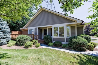 1200 Hillsboro Cove Cir, Webster, NY 14580