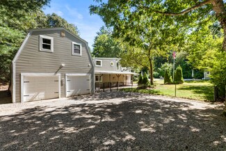 496 Santuit-Newtown Rd, Marstons Mills, MA 02648