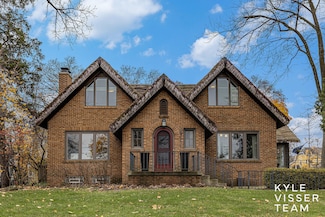 2346 Lake Dr SE, Grand Rapids, MI 49506