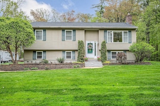 28 Hardy Rd, Londonderry, NH 03053