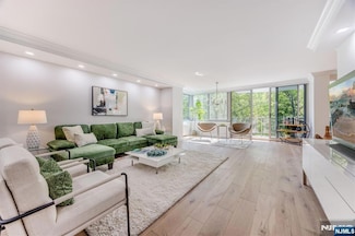 1 Claridge Dr Unit 418, Verona, NJ 07044