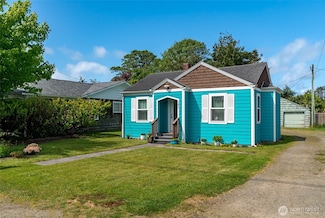 1611 Washington Ave N, Long Beach, WA 98631