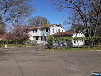 74 Heatherhill Rd, Demarest, NJ 07627