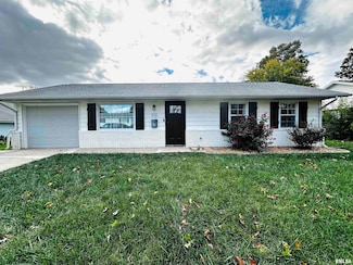 17 Merrygrove Dr, Jacksonville, IL 62650