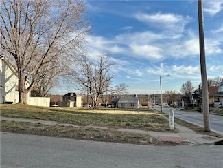 2202 Sylvanie St, Saint Joseph, MO 64501
