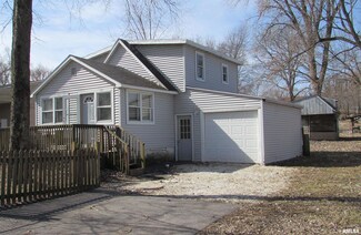 13907 2nd St, Pekin, IL 61554