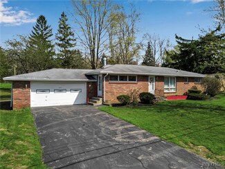 5677 Sterling Rd, Hamburg, NY 14075