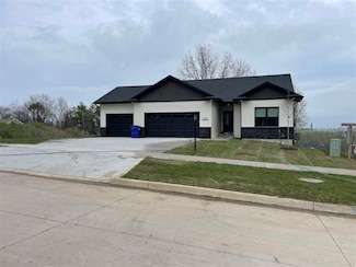 1417 Legend Dr, Tiffin, IA 52340