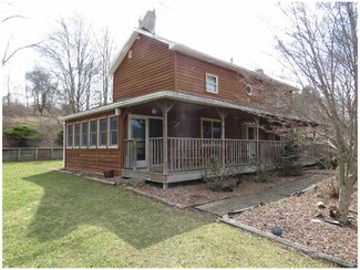 127 Aviation Ln, Export, PA 15632