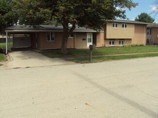 1562 S Pointe Dr, Rantoul, IL 61866