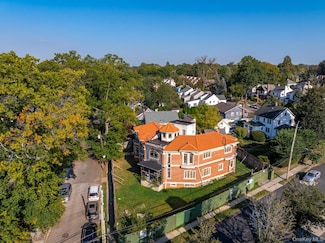 254-04 W End Dr, Flushing, NY 11362