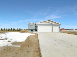 315 7th Ave SW, Surrey, ND 58785