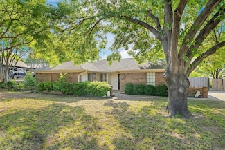 8341 Crosswind Dr, Fort Worth, TX 76179
