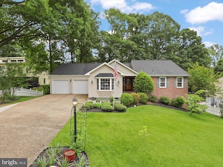 5281 Navaho Dr, Alexandria, VA 22312