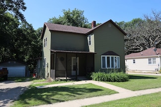 320 W 5th Ave N, Estherville, IA 51334