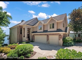 5719 Lakeview Blvd, Goodrich, MI 48438